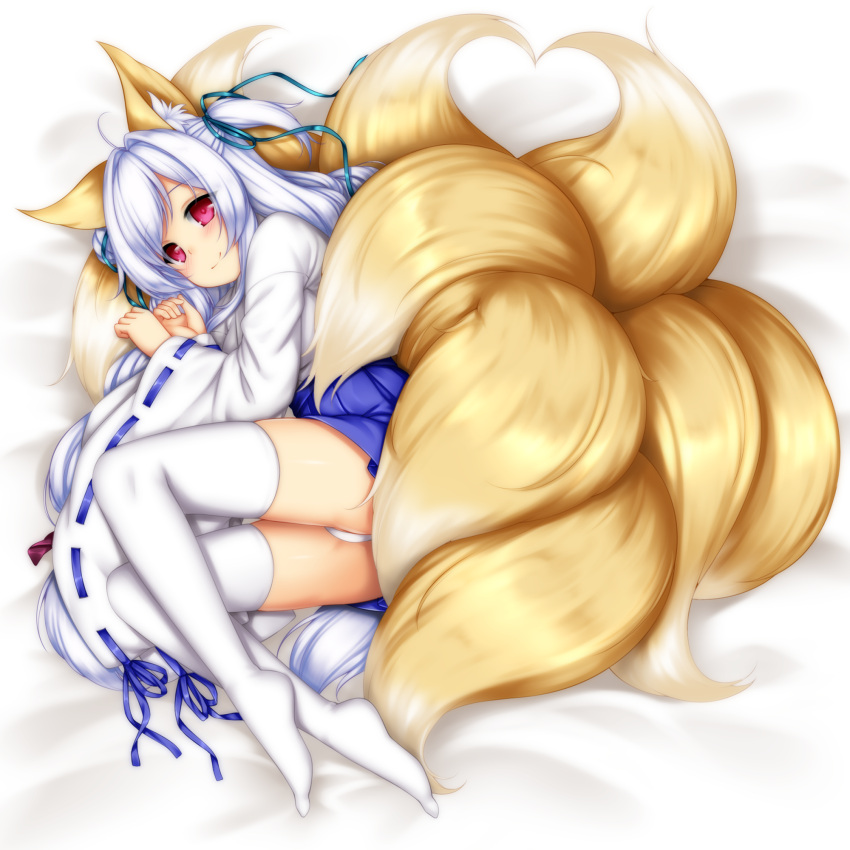 1girl, animal_ears, aqua_ribbon, bangs, bed_sheet, blue_hakama, blush, character_request, closed_mouth, commentary_request, eyebrows_visible_through_hair, fox_ears, fox_girl, fox_tail, hair_ribbon, hakama, hands_up, heart_tail, highres, japanese_clothes, kimono, kyuubi, long_hair, long_sleeves, lying, minaha_(playjoe2005), multiple_tails, no_shoes, on_side, one_side_up, red_eyes, ribbon, ribbon-trimmed_sleeves, ribbon_trim, sennen_sensou_aigis, short_kimono, smile, solo, tail, thigh-highs, white_hair, white_kimono, white_legwear, wide_sleeves
