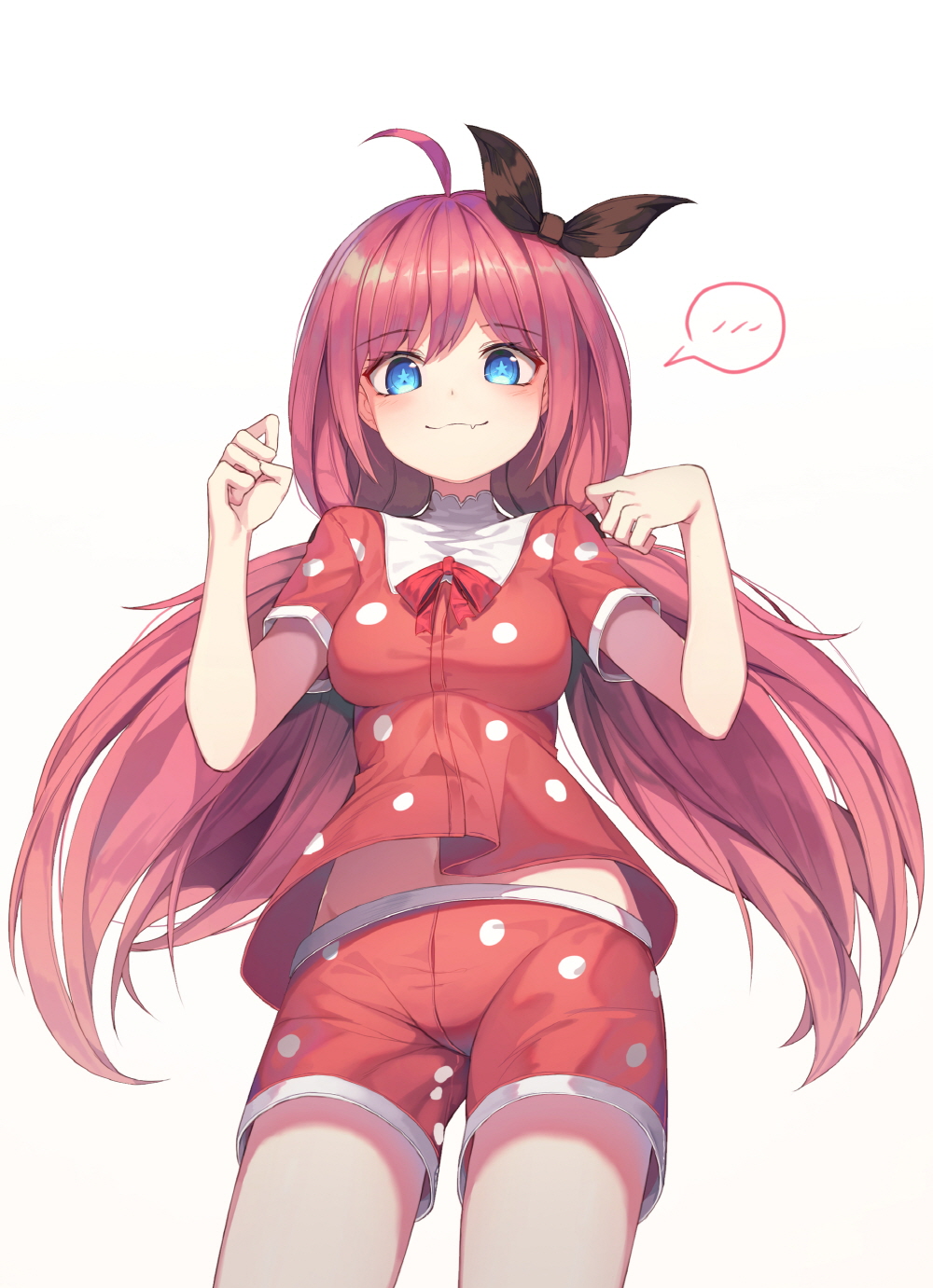 1girl, ahoge, bangs, blue_eyes, blush, bow, breasts, brown_background
