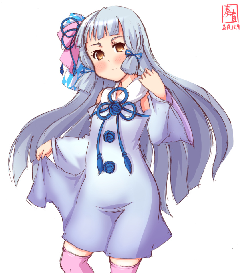 1girl, alternate_costume, artist_logo, bangs, blue_dress, blue_hair, blue_ribbon, blunt_bangs, blush, bow, checkered, checkered_bow, commentary_request, cosplay, cowboy_shot, dated, detached_sleeves, dress, flower, hair_bow, hair_flower, hair_ornament, hair_ribbon, highres, kanon_(kurogane_knights), kantai_collection, kotonoha_aoi, kotonoha_aoi_(cosplay), long_dress, long_hair, look-alike, looking_at_viewer, murakumo_(kantai_collection), orange_eyes, pink_bow, pink_legwear, ribbon, short_eyebrows, sidelocks, silver_hair, simple_background, smile, solo, standing, thigh-highs, tress_ribbon, voiceroid, white_background, white_dress