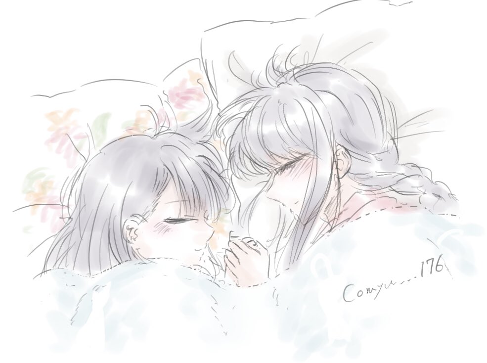 2girls, black_hair, hand_holding, komi-san_wa_komyushou_desu, komi_shouko, long_hair, mitsugu, multiple_girls, natsukido_rei, sleeping, smile, white_background