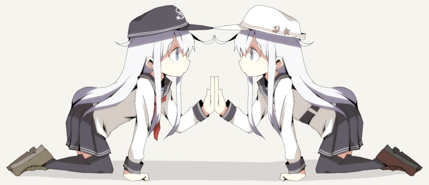2girls, anchor_symbol, bangs, black_legwear, blue_eyes, blue_hat, closed_mouth, dokan_(dkn)