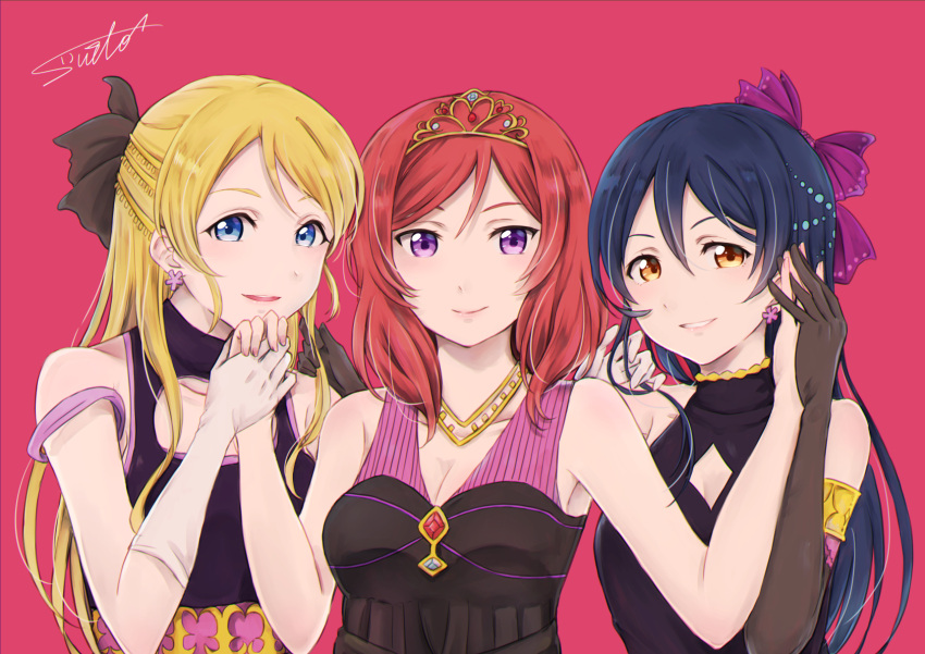 3girls, arm_up, ayase_eli, bangs, black_dress, black_gloves, blonde_hair, blue_eyes