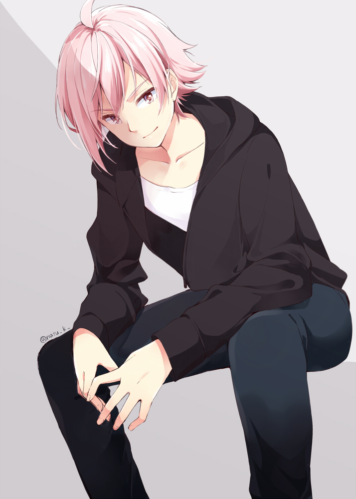 >:), 1boy, ahoge, black_jacket, black_pants, collarbone, grey_background, hands_together, hazuki_natsu, hood, hood_down, hooded_jacket, idolish_7, invisible_chair, jacket, kujou_tenn, male_focus, pants, pink_hair, red_eyes, shirt, simple_background, sitting, solo, twitter_username, white_shirt