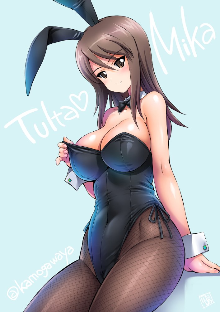 1girl, alternate_costume, animal_ears, aqua_background, arm_support, bangs, bare_shoulders, black_leotard