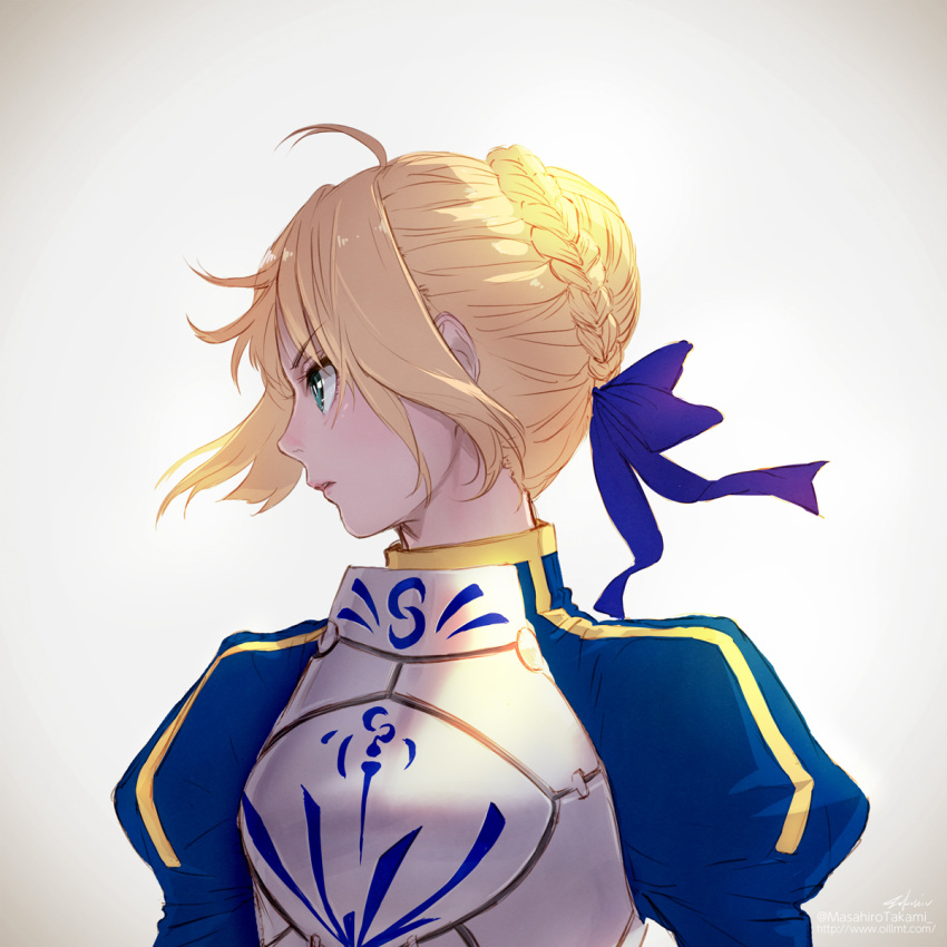 1girl, ahoge, aqua_eyes, armor, artist_name, artoria_pendragon_(all), blonde_hair, blue_ribbon