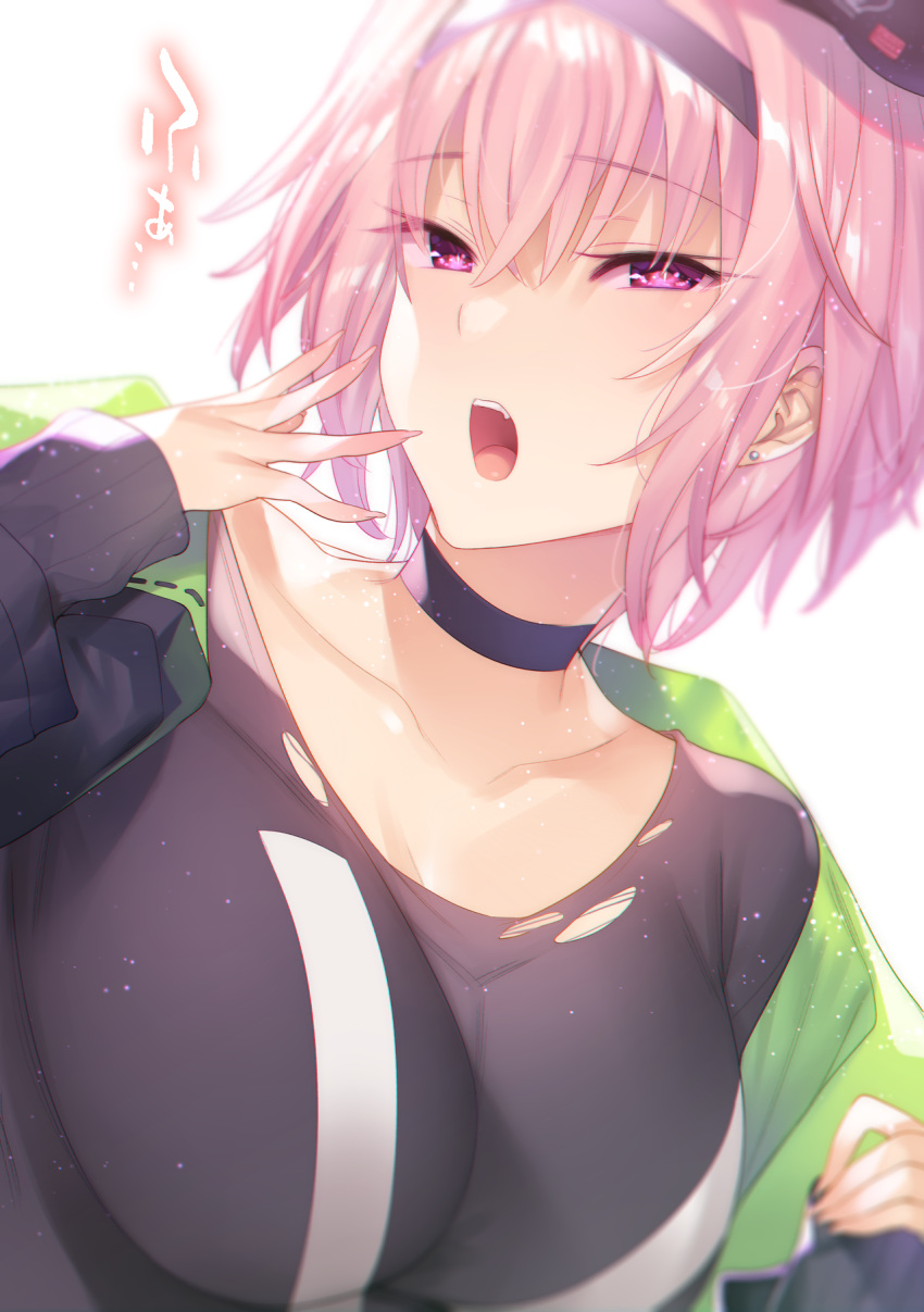 1girl, 7zu7, bangs, black_headwear, blush, breasts, choker, collarbone