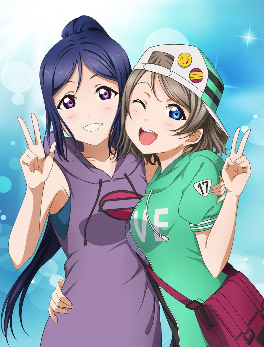 2girls, ;d, backwards_hat, bag, baseball_cap, blue_background, blue_eyes, blue_hair