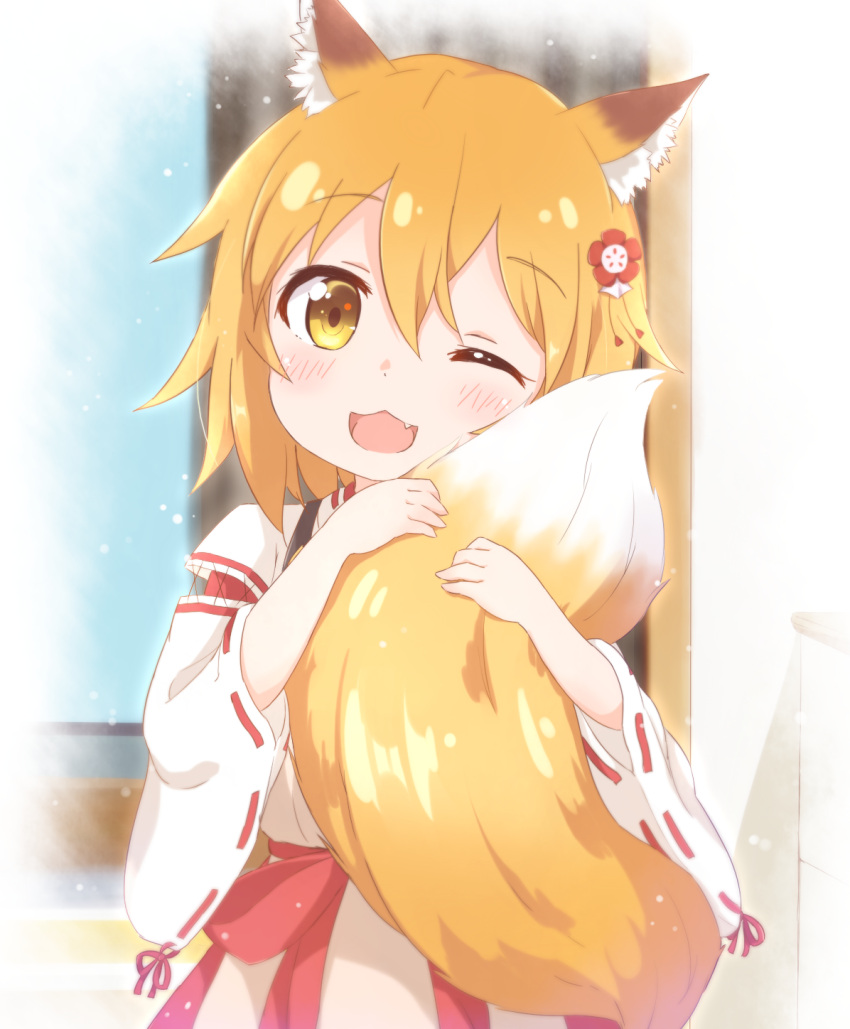 1girl, ;3, ;d, animal_ear_fluff, animal_ears, araki495, bangs, blonde_hair