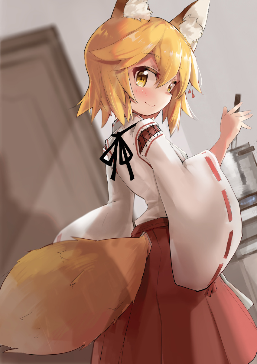 1girl, absurdres, animal_ear_fluff, animal_ears, blonde_hair, closed_mouth, eyebrows_visible_through_hair, fox_ears
