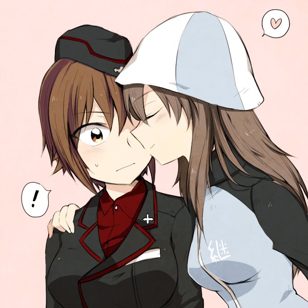 !, 2girls, aimai_(luckyfive), arm_around_shoulder, bangs, black_headwear, black_jacket, blue_headwear
