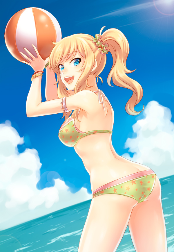1girl, ass, bangs, bare_shoulders, bikini, blonde_hair, blue_eyes, blue_sky, breasts, clouds, commentary_request, day, eyebrows_visible_through_hair, from_side, green_bikini, hair_ornament, hair_scrunchie, happy, holding, holding_beachball, idolmaster, idolmaster_cinderella_girls, large_breasts, long_hair, looking_at_viewer, ootsuki_yui, outdoors, pashiri_(shiripa), scrunchie, sky, solo, star, star_print, swimsuit, upper_teeth, wavy_hair, wristband, yellow_scrunchie