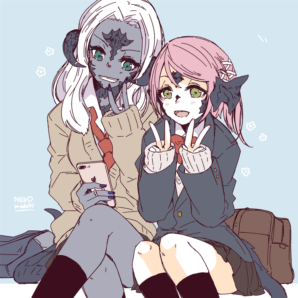 2girls, au_ra, bag, black_skin, blue_background, blue_eyes, blush, cellphone