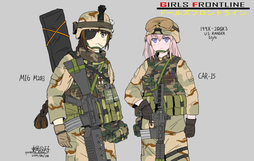 2girls, ar-15, assault_rifle, camouflage, character_name, chinese_commentary, commentary_request, desert_camouflage