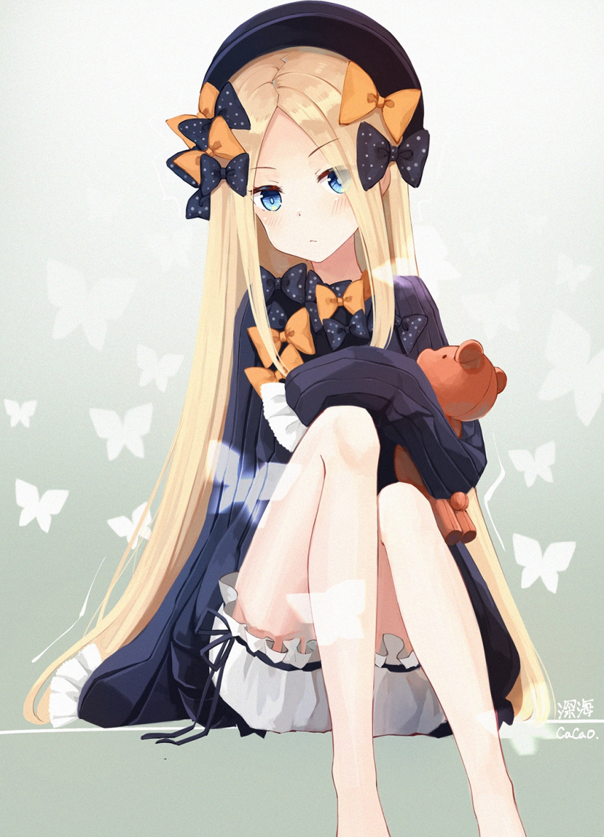 1girl, abigail_williams_(fate/grand_order), bangs, black_bow, black_dress, black_headwear, blonde_hair, blue_eyes