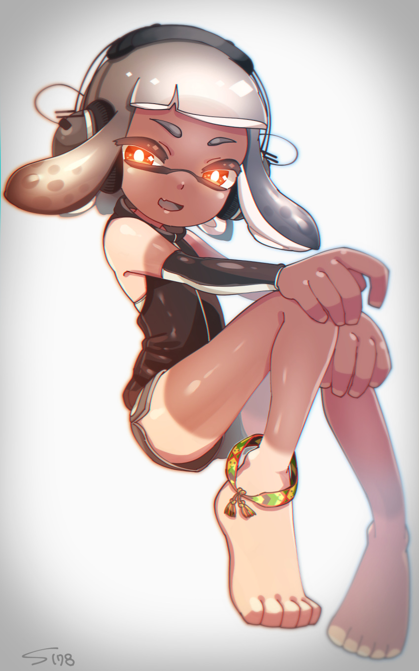 1girl, anklet, artist_name, bangs, barefoot, black_shirt, black_shorts, blunt_bangs