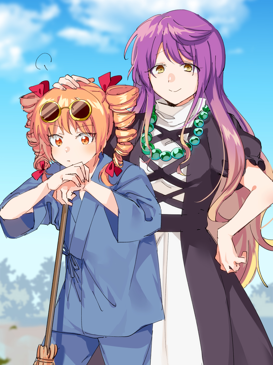 2girls, alternate_costume, bangs, bead_necklace, beads, behind_another, black_dress, blonde_hair