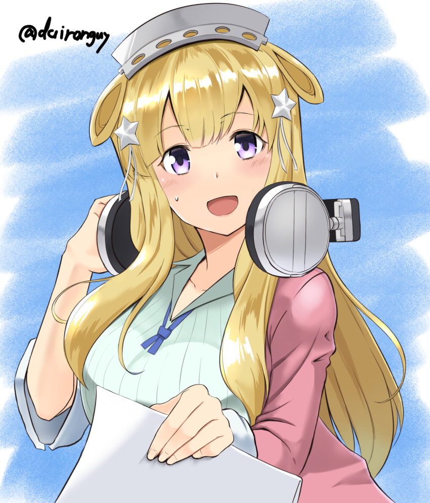1girl, alternate_costume, aozaku_(hatake_no_niku), blazer, blonde_hair, blue_background, blue_eyes, double_bun