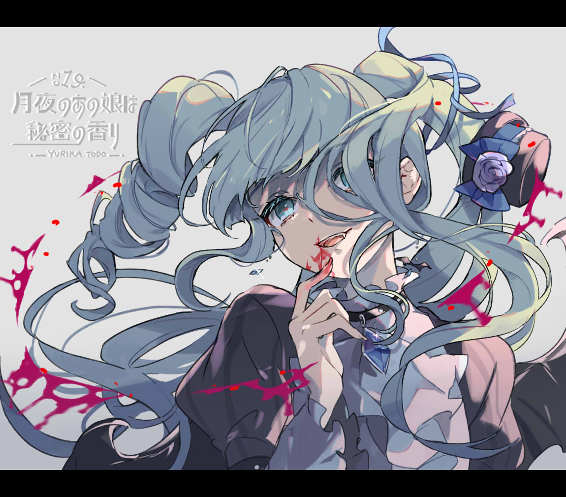 1girl, aikatsu!, aikatsu!_(series), aqua_eyes, bangs, black_shirt, blood, blood_on_face, blood_splatter, blue_ribbon, character_name, collar, drill_hair, fangs, gothic_lolita, green_hair, hair_ribbon, hat, hat_removed, headwear_removed, index_finger_raised, jewelry, letterboxed, lolita_fashion, long_hair, long_sleeves, looking_at_viewer, midoriya_(kappa1117), mini_hat, necklace, open_mouth, puffy_sleeves, ribbon, shirt, simple_background, smile, solo, toudou_yurika, twin_drills, twintails, upper_body, white_background, wings