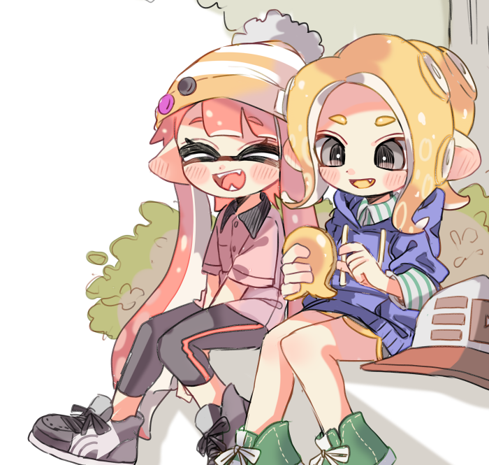 2girls, arms_between_legs, bangs, baseball_cap, black_legwear, black_shorts, blonde_hair, blue_shirt