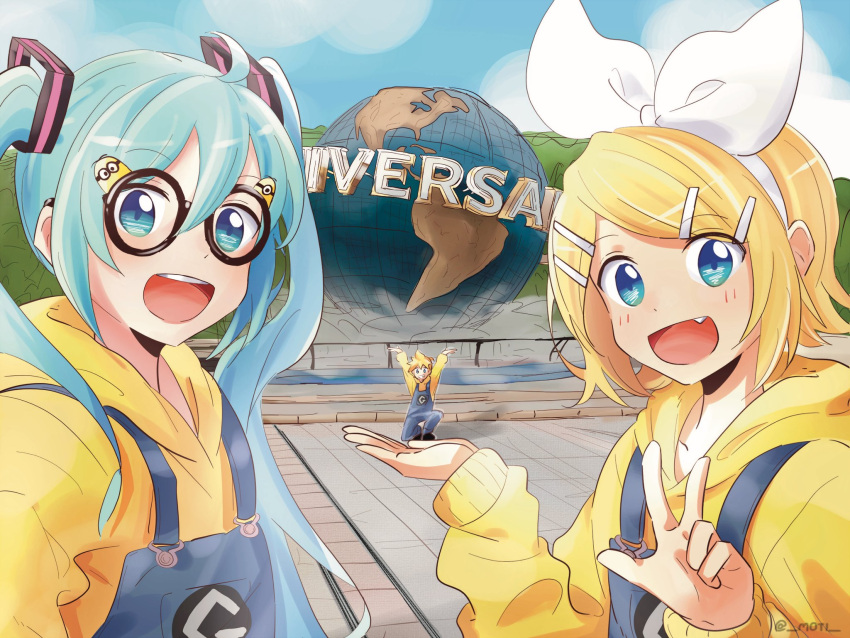 1boy, 2girls, aqua_eyes, aqua_hair, arms_up, bangs, blonde_hair, blue_eyes