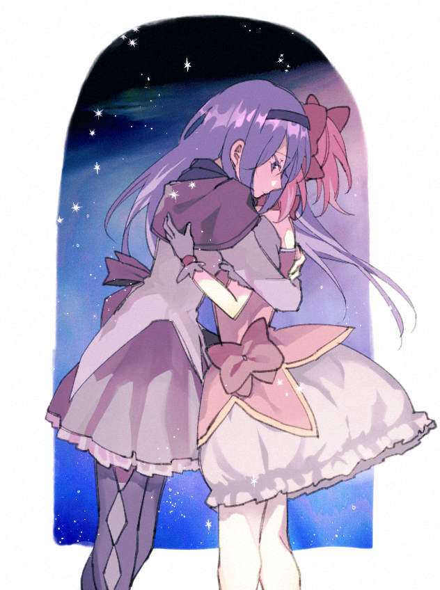2girls, akemi_homura, argyle, argyle_legwear, black_hairband, black_legwear, bubble_skirt, capelet
