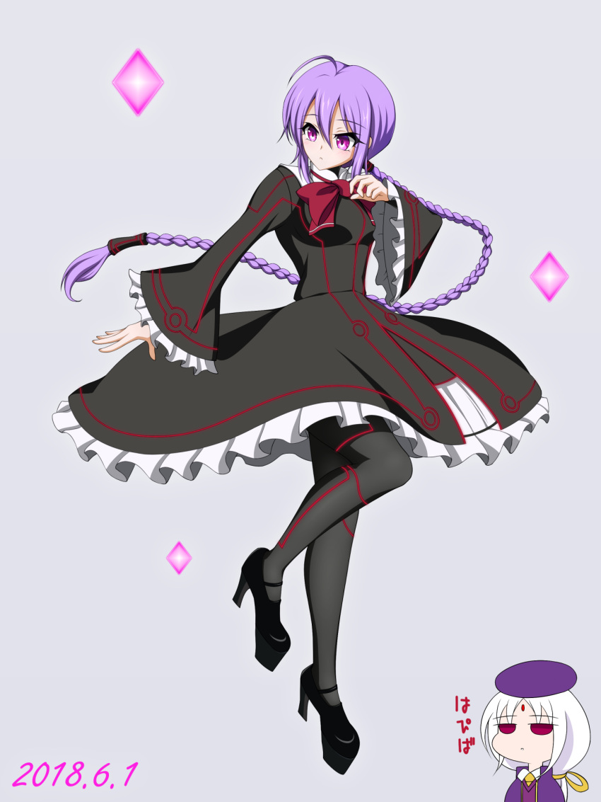 2girls, ahoge, alternate_costume, bangs, beret, black_dress, black_legwear, bow, braid, breasts, chibi, chibi_inset, cosplay, costume_switch, cropped_jacket, dress, eltnum, eltnum_(cosplay), empty_eyes, fingerless_gloves, flat_chest, forehead_jewel, frilled_dress, frills, gloves, hair_tubes, hairband, hat, highres, huge_ahoge, jacket, long_hair, low_twintails, multiple_girls, neon_trim, pantyhose, purple_hair, purple_jacket, purple_shirt, red_eyes, ribbon, shirt, single_braid, sion_eltnam_atlasia, sion_eltnam_atlasia_(cosplay), skirt, thigh-highs, twintails, under_night_in-birth, user_vrns7778, v-neck, vatista, vatista_(cosplay), very_long_hair, violet_eyes, white_hair