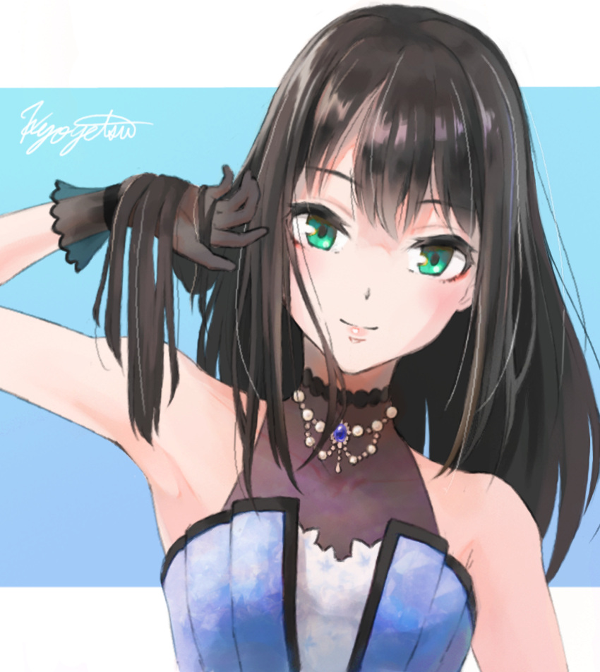 1girl, black_gloves, black_hair, blue_background, closed_mouth, gloves, green_eyes, hand_in_hair
