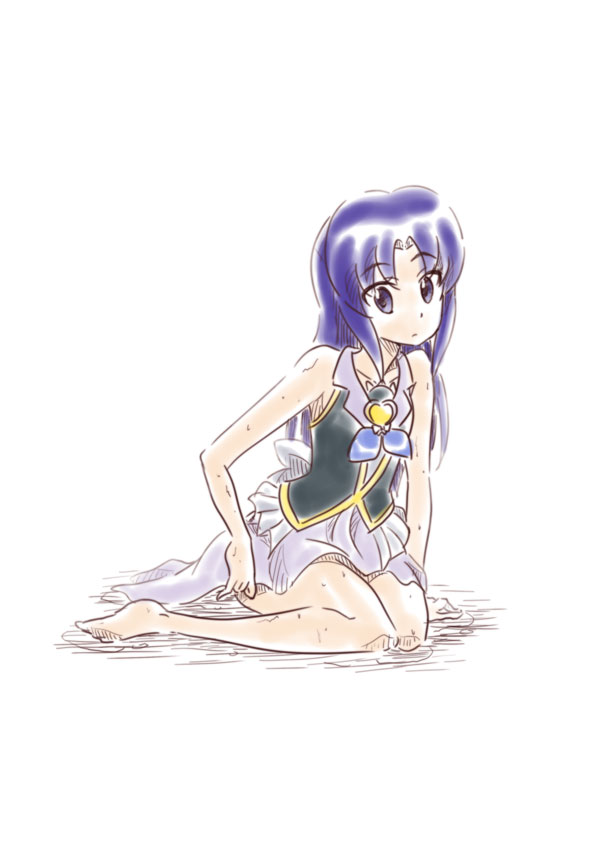 1girl, adapted_costume, bangs, barefoot, black_shirt, closed_mouth, collarbone, cosplay