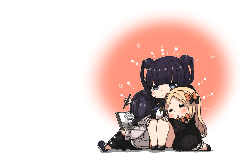 3girls, abigail_williams_(fate/grand_order), amatukiamaru, blonde_hair, blue_eyes, blush_stickers, bow, cuddling, double_bun, drawing, fate/grand_order, fate_(series), hair_bow, hair_bun, hat, highres, katsushika_hokusai_(fate/grand_order), long_hair, multiple_girls, pencil, purple_hair, sitting, sketchbook, twintails, yang_guifei_(fate/grand_order)