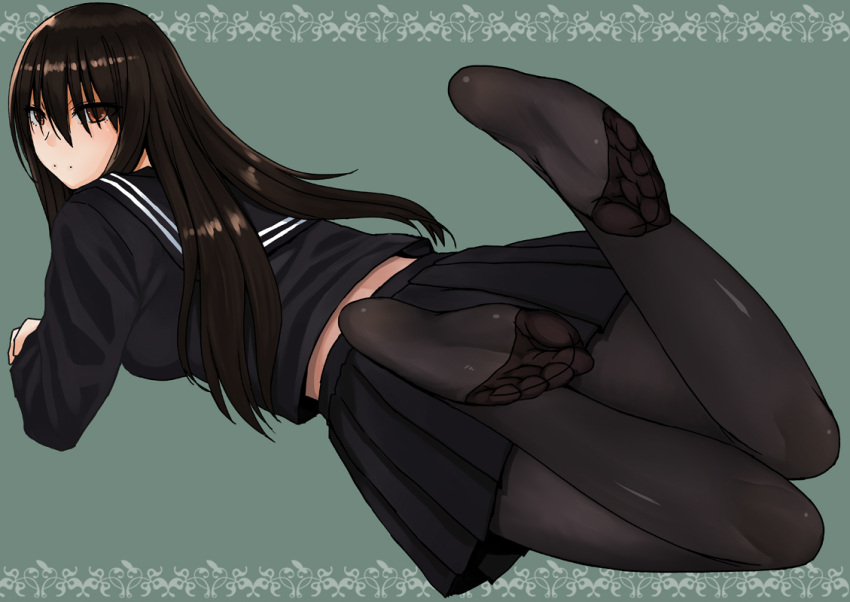 1girl, bangs, black_hair, black_legwear, black_serafuku, black_shirt, black_skirt, brown_eyes