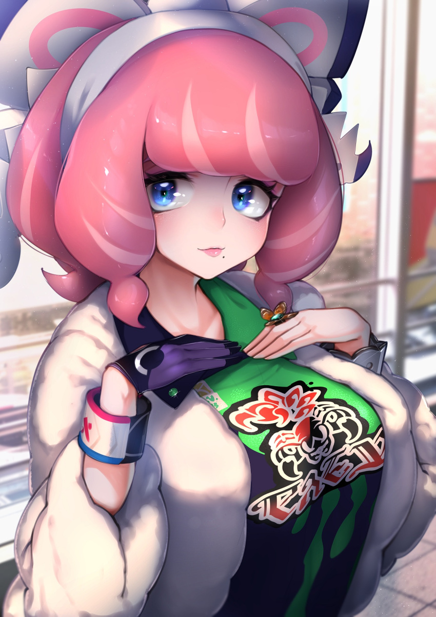 1girl, bangs, blue_eyes, blush, bracelet, breasts, closed_mouth, collarbone