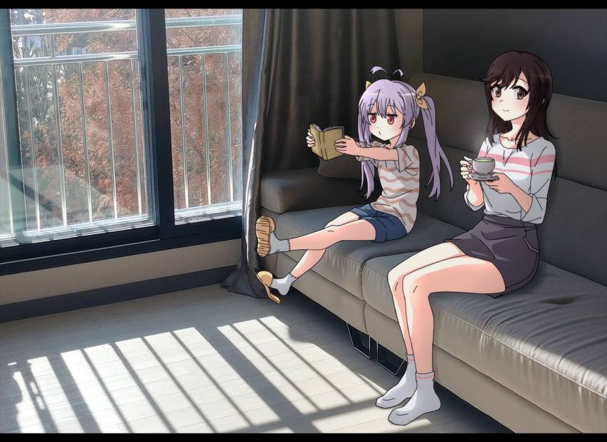 2girls, ahoge, black_hair, book, bow, brown_eyes, couch, cup