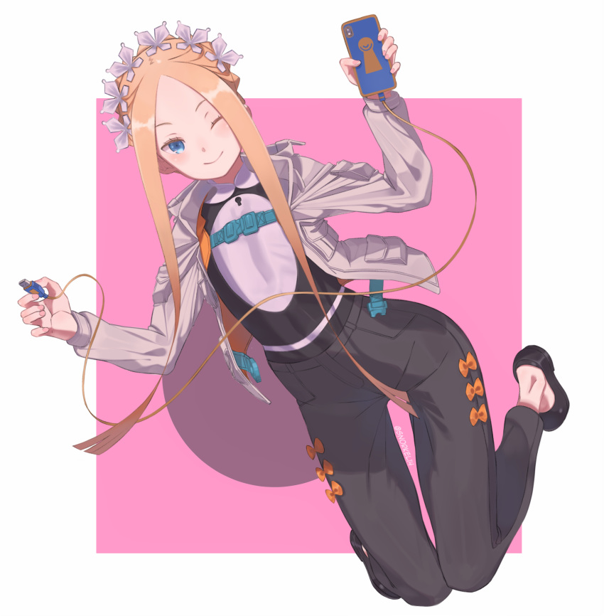 1girl, abigail_williams_(fate/grand_order), adapted_costume, alternate_costume, bangs, black_footwear, black_pants, blonde_hair