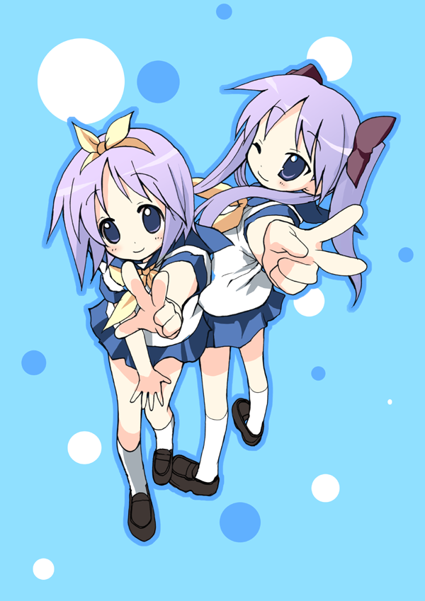foreshortening, hands, hiiragi_kagami, hiiragi_tsukasa, lucky_star, school_uniform, tatami_to_hinoki, urawasabi, v, wasabi_(circle), wink