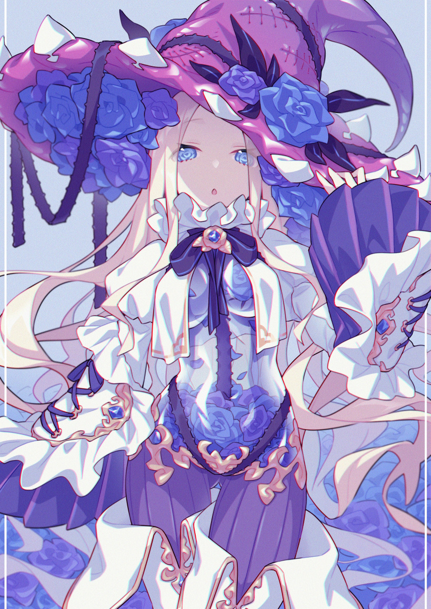 :o, abigail_williams_(fate/grand_order), absurdres, arm_up, bangs, blonde_hair, blue_background, blue_eyes
