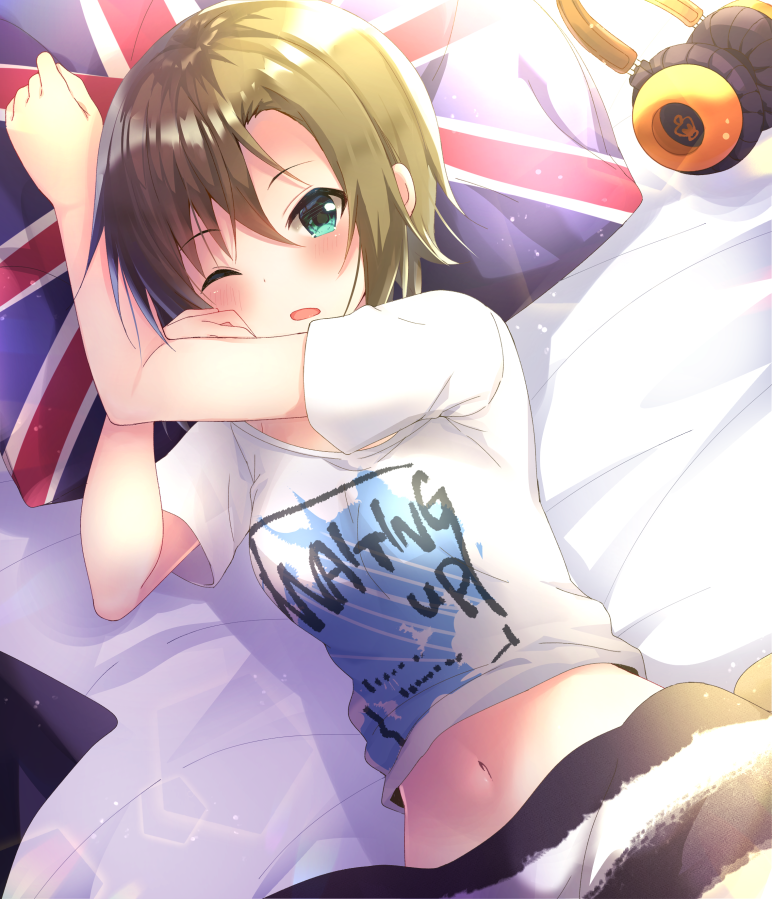 1girl, bangs, bed_sheet, brown_hair, eyebrows_visible_through_hair, from_above, green_eyes, hair_between_eyes, headphones, headphones_removed, idolmaster, idolmaster_cinderella_girls, idolmaster_cinderella_girls_starlight_stage, looking_at_viewer, lying, midriff, navel, on_back, one_eye_closed, open_mouth, print_shirt, rocomani, shiny, shiny_hair, shirt, short_hair, short_sleeves, solo, stomach, tada_riina, under_covers, white_shirt