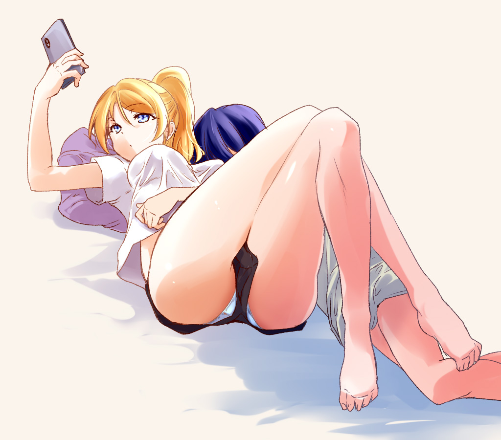 2girls, ayase_eli, barefoot, black_shorts, blonde_hair, blue_eyes, blue_hair, breasts