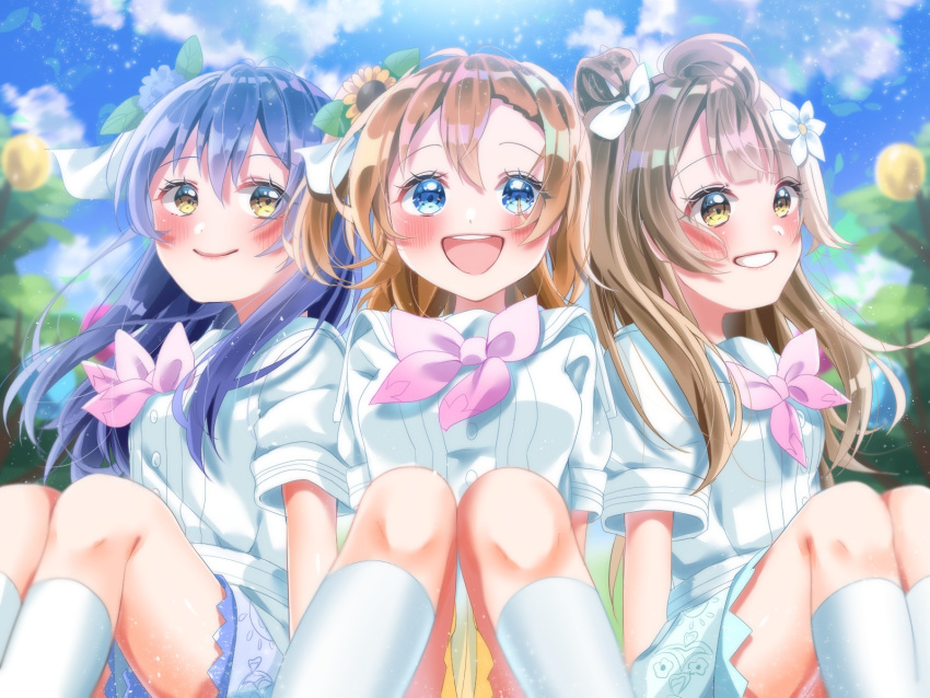 3girls, bangs, blue_eyes, blue_hair, flower, grey_hair, hair_between_eyes, hair_flower