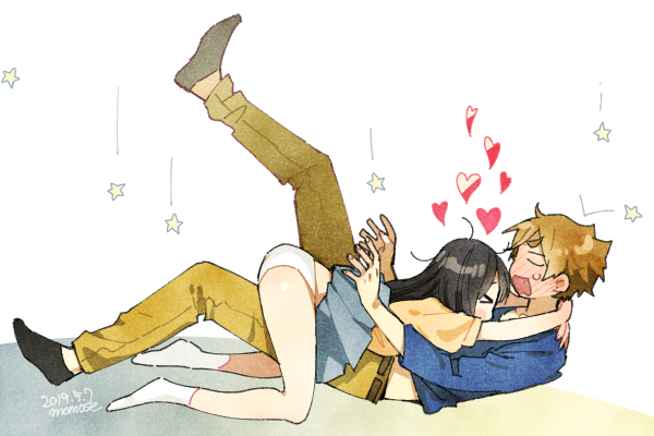 >_<, 1boy, 1girl, artist_name, bangs, black_hair, black_legwear, blue_shirt