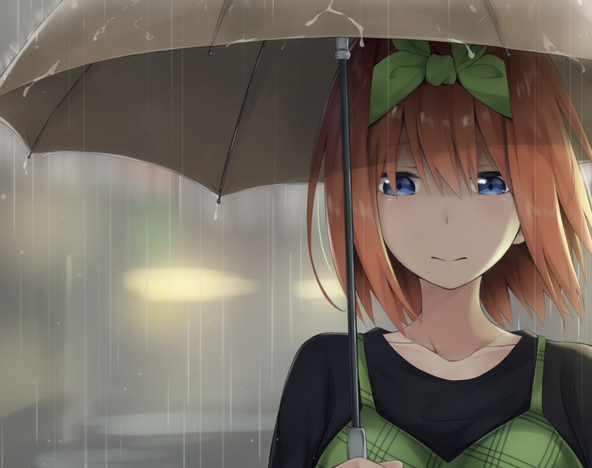 1girl, absurdres, bangs, black_shirt, blue_eyes, blurry, blurry_background, blush, collarbone, commentary_request, dress, eyebrows_visible_through_hair, face, go-toubun_no_hanayome, green_dress, green_umbrella, hair_ribbon, highres, jii_tomo, nakano_yotsuba, rain, ribbon, sad, shirt, shirt_under_dress, solo, umbrella