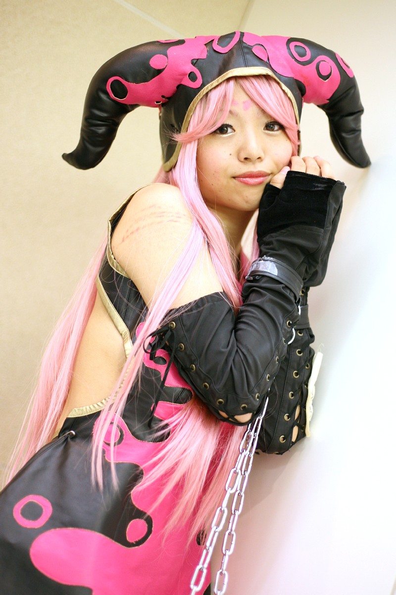 ball_&amp;_chain, cosplay, fingerless_elbow_gloves, horns, laces, photo, pink_hair, tagme_character