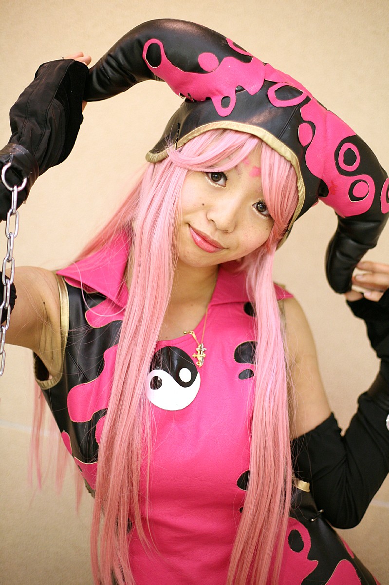ball_&amp;_chain, cosplay, fingerless_elbow_gloves, horns, laces, photo, pink_hair, tagme_character