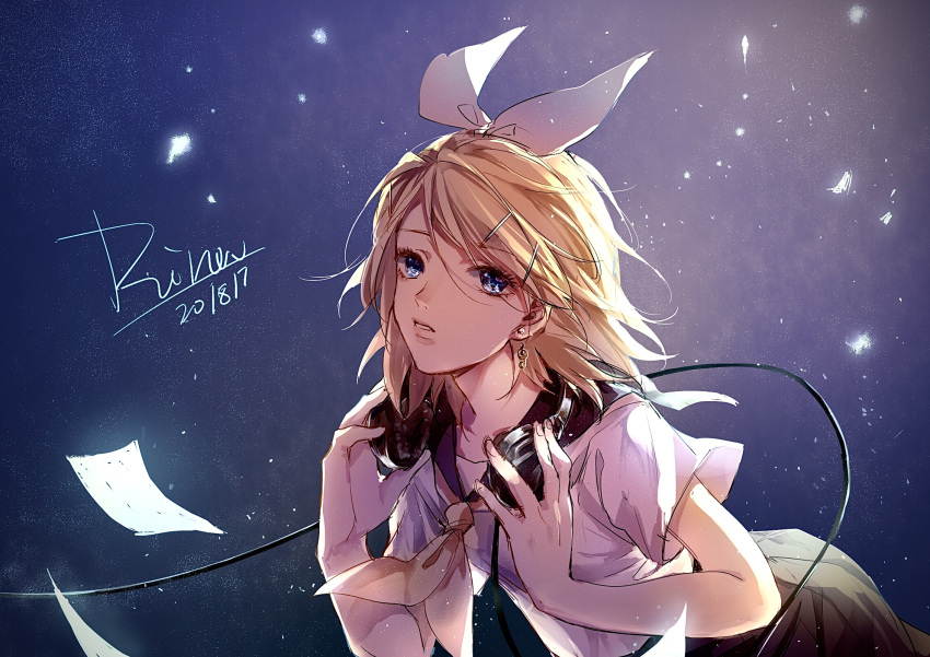 aihara-rina, bangs, black_skirt, blonde_hair, blue_eyes, bow, cable, chinese_commentary