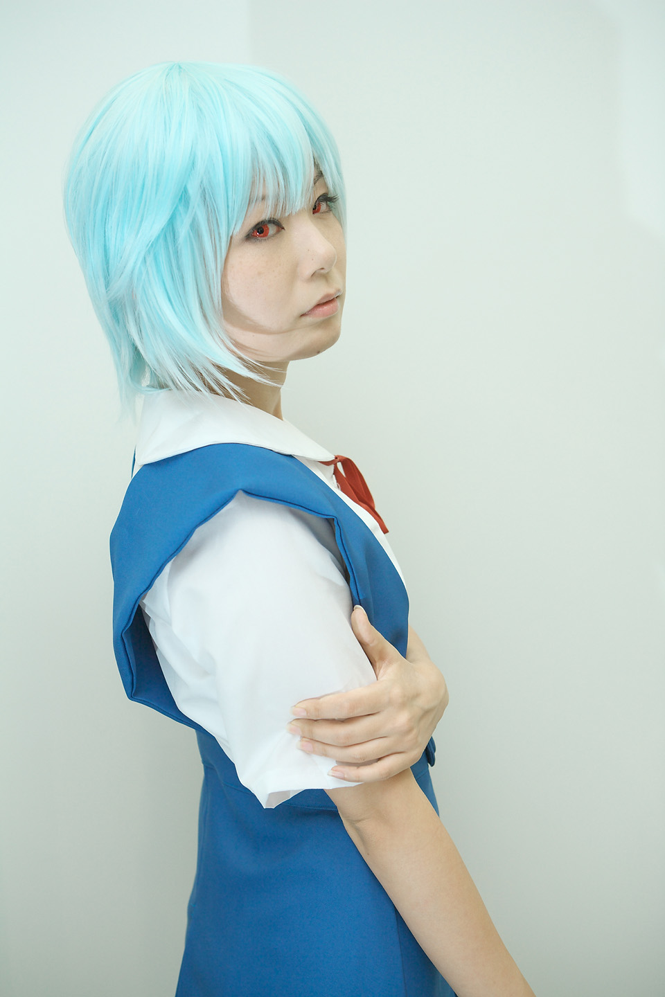ayanami_rei, blue_hair, cosplay, neon_genesis_evangelion, noriko, photo, red_eyes, sailor_uniform
