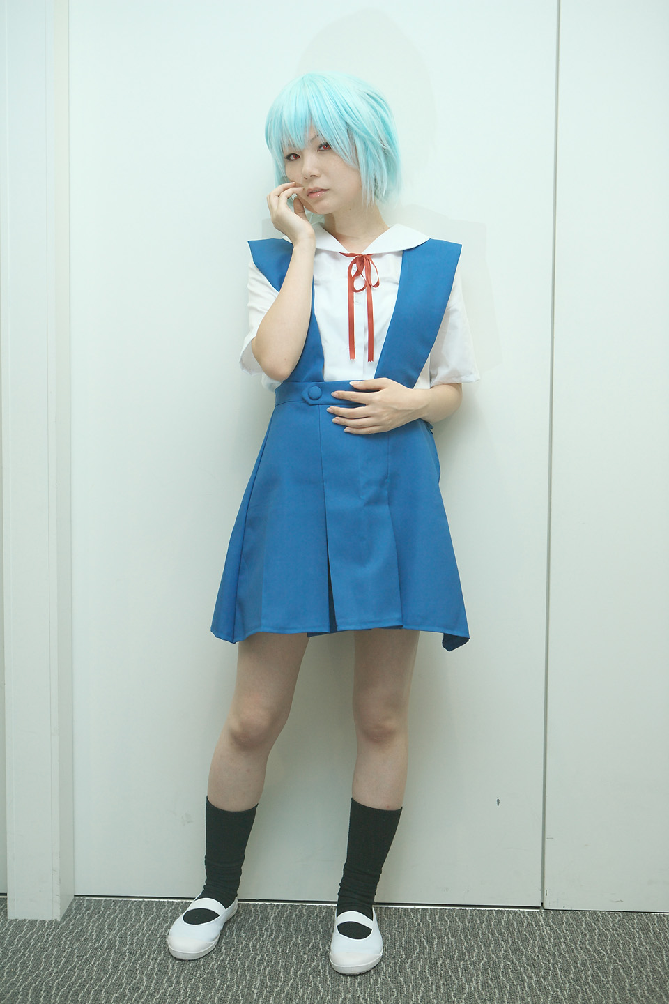 ayanami_rei, blue_hair, cosplay, neon_genesis_evangelion, noriko, photo, red_eyes, sailor_uniform