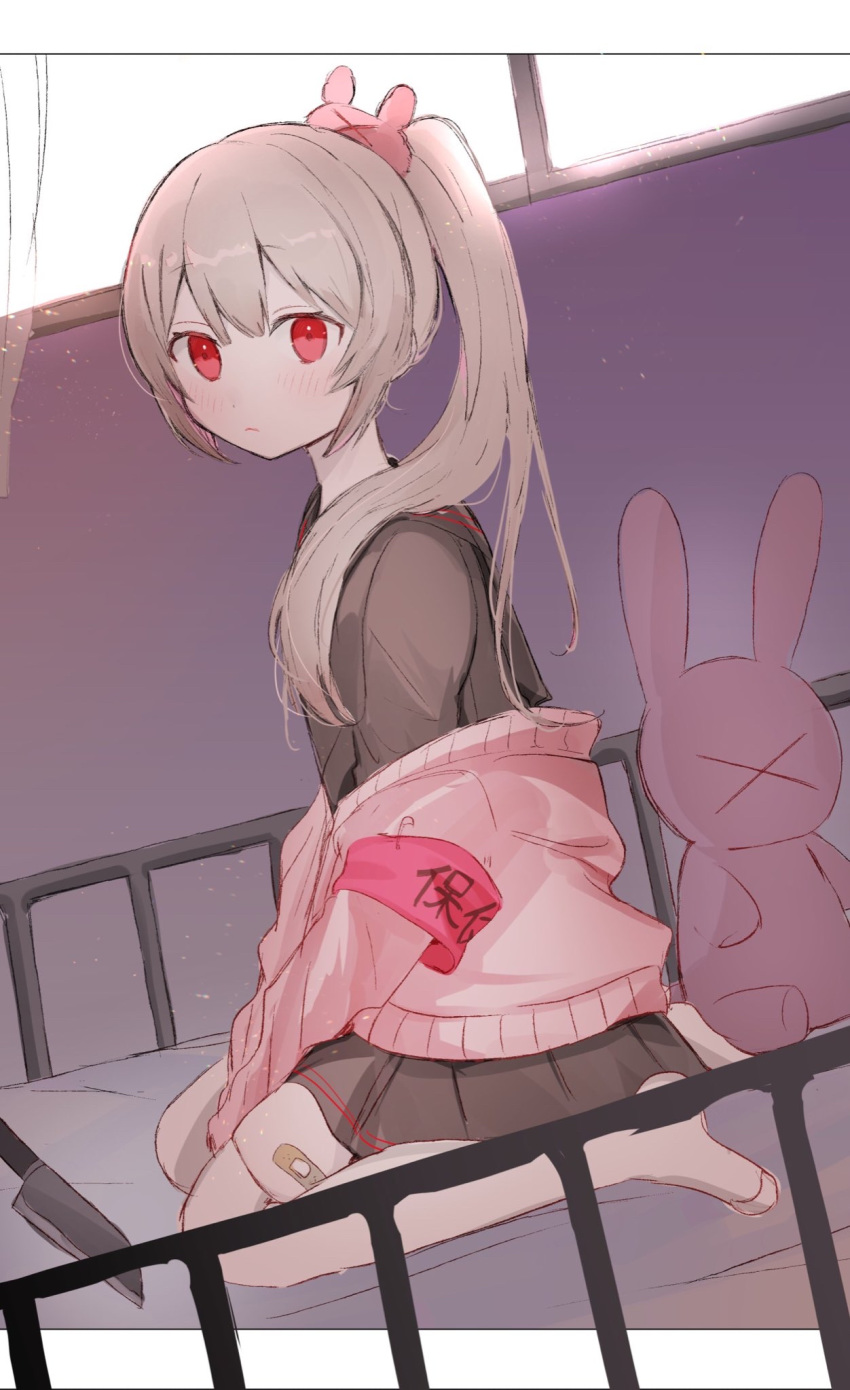 >_<, 1girl, armband, bangs, black_sailor_collar, black_serafuku, black_shirt, black_skirt