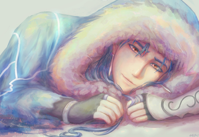1boy, bangs, blue_hair, bracelet, capelet, closed_eyes, cu_chulainn_(fate)_(all), cu_chulainn_(fate/grand_order), earrings, fate/grand_order, fate_(series), fur, fur-trimmed_hood, fur_trim, gauntlets, hood, hood_up, hooded_capelet, jewelry, liufangchen, long_hair, looking_at_viewer, male_focus, red_eyes, smile, solo, type-moon