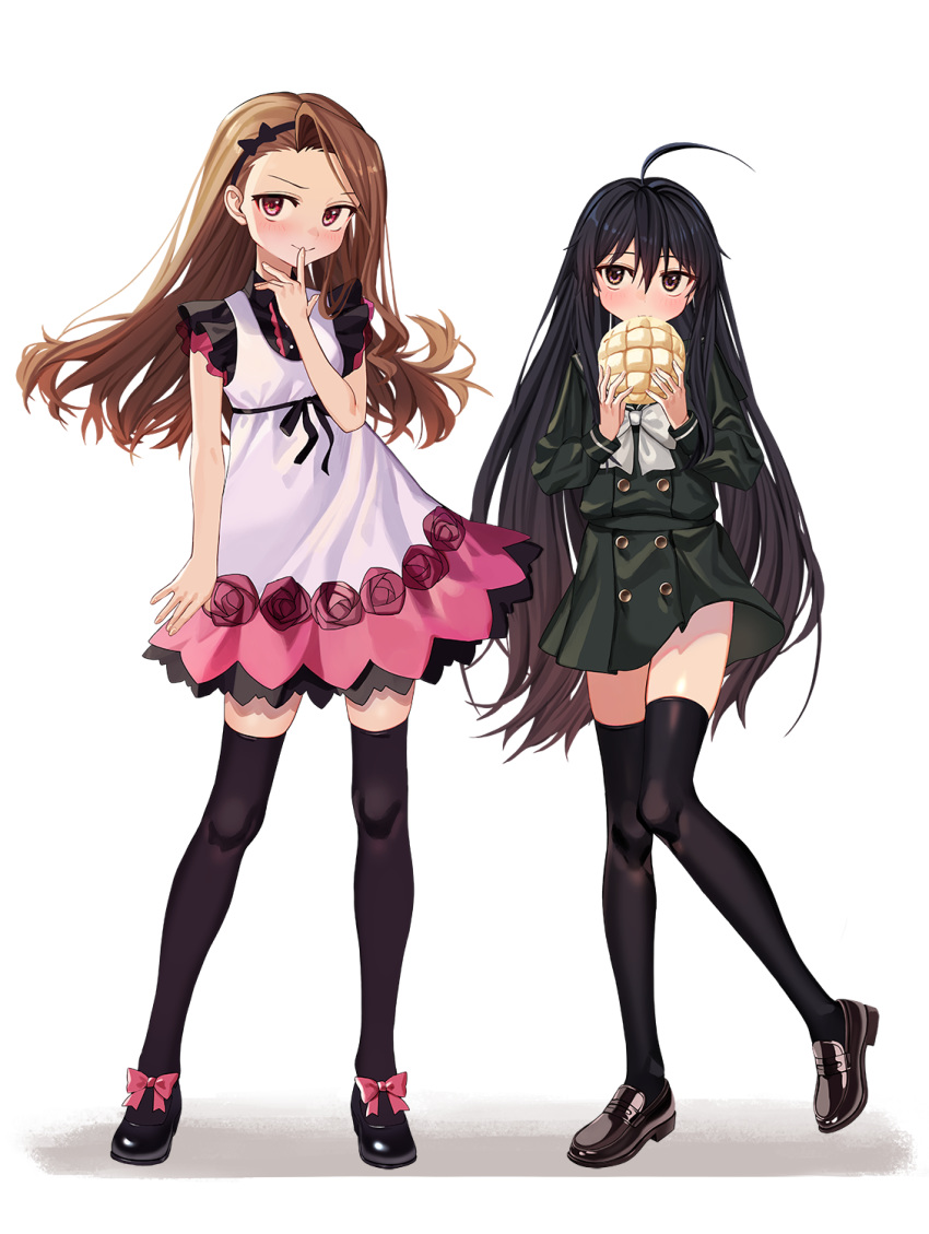 2girls, ahoge, bangs, black_bow, black_footwear, black_hair, black_hairband, black_legwear