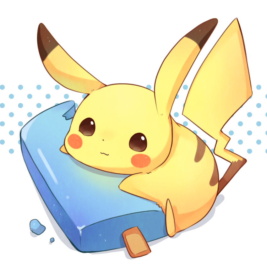 brown_eyes, closed_mouth, commentary_request, food, gen_1_pokemon, highres, light_smile, looking_at_viewer