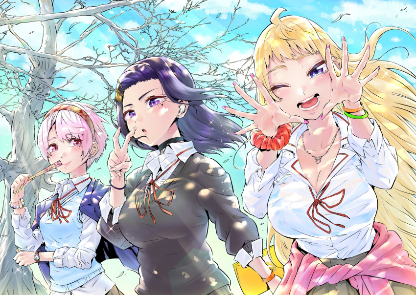 3girls, akino_sayuri, black_hair, blonde_hair, breasts, dosanko_gyaru_wa_namaramenkoi, fan, fuyuki_minami